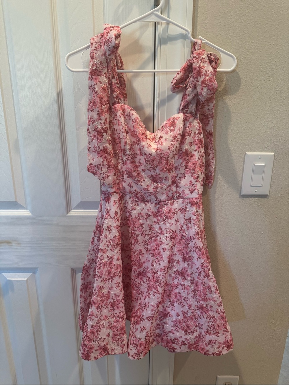 Francesca's Pink Floral Sweetheart Tie-Shoulder Mini Dress